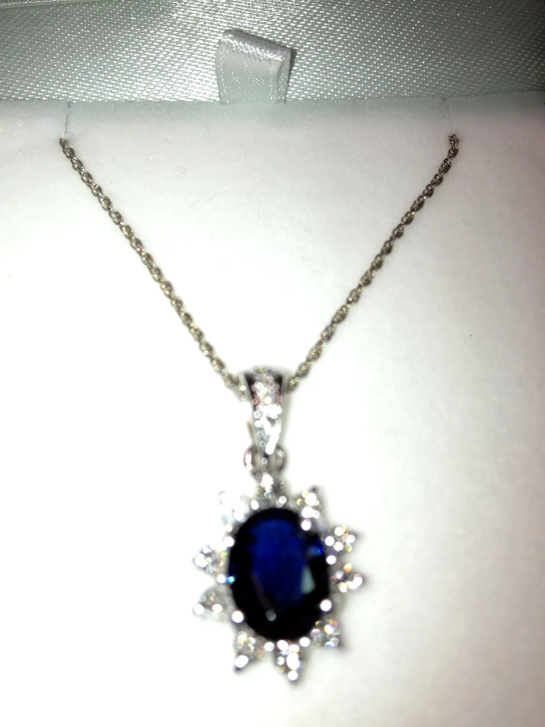 Sapphire pendant and necklace